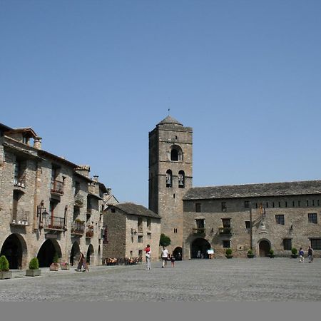 Los Arcos Aínsa Buitenkant foto
