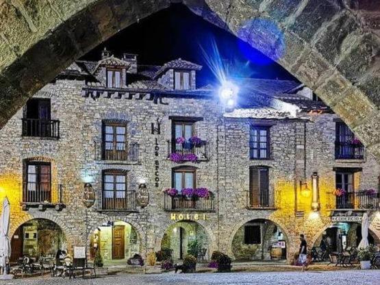 Los Arcos Aínsa Buitenkant foto